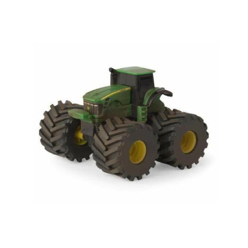 Ruedas monstruosas tractor sucio