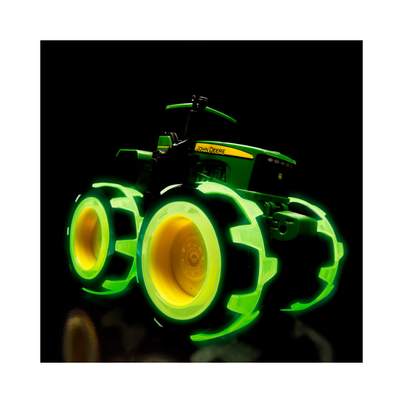 Tractor John Deere Monster Treads con ruedas Lightning de 8"