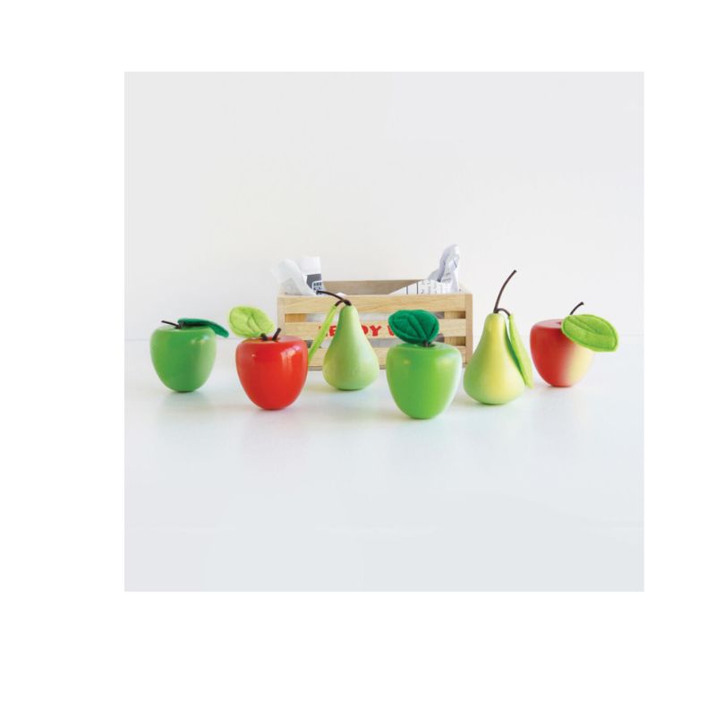 Caja de madera con manzanas y peras (le toy van)