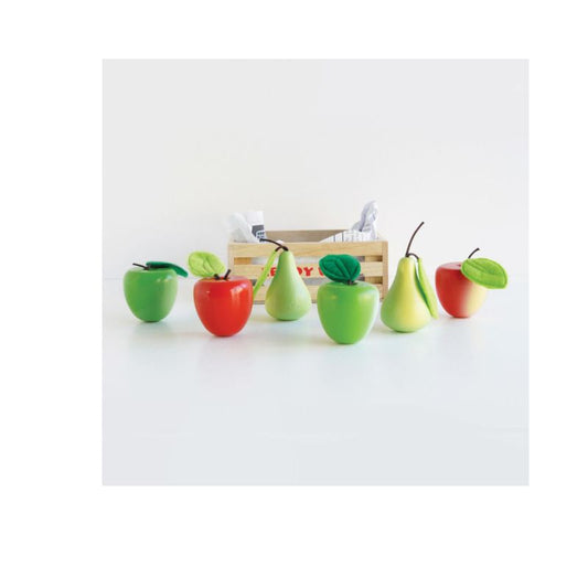 Caja de madera con manzanas y peras (le toy van)